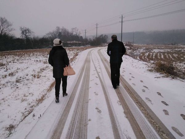 荆门中院:1.24扶贫 (1).jpg 荆门中院:1.24扶贫 (1).jpg