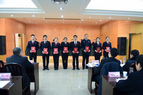 表彰个人.jpg 表彰个人.jpg