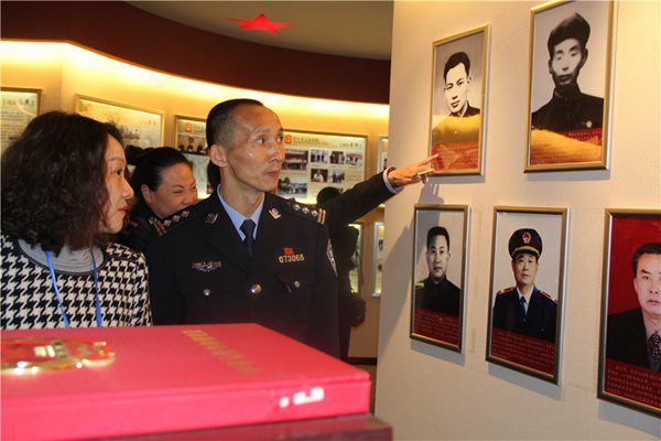 京山县公安局到京山法院交流党建工作2.jpg 京山县公安局到京山法院交流党建工作2.jpg