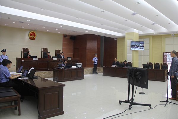 京山法院邀请县纪委监委干部和企业员工旁听职务犯罪案件庭审1.JPG