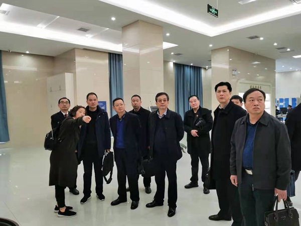 2荆门中院诉讼服务中心.jpg 2荆门中院诉讼服务中心.jpg